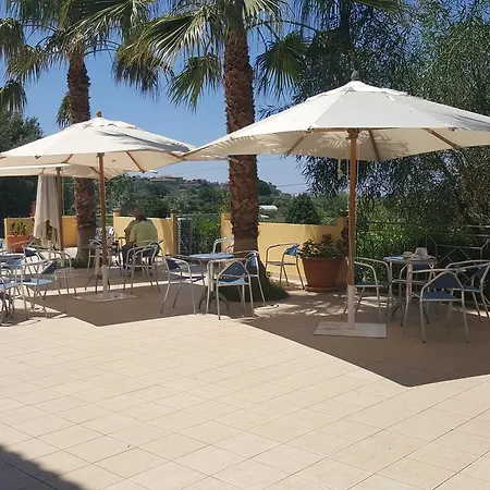 Hotel Garden Club